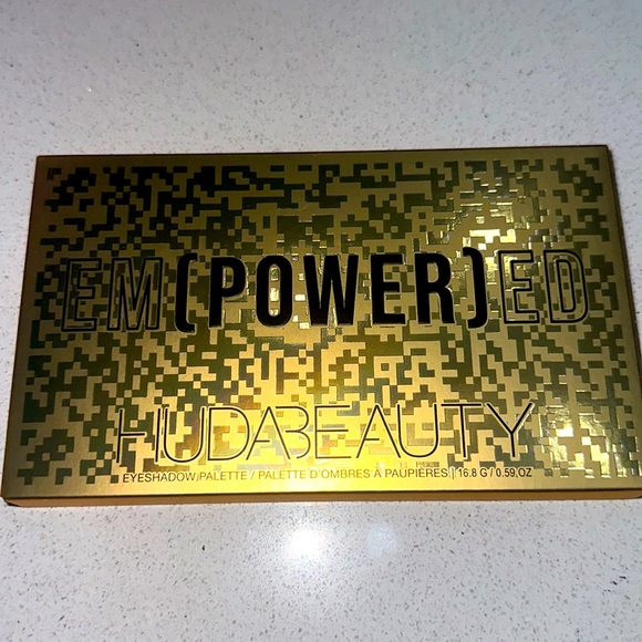 HUDA BEAUTY Empowered Eyeshadow Palette